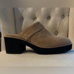 Eileen Fisher Hiya tan suede platform clog 9